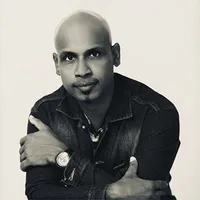 Heenayakda Mey Nil Manik Dasa Lan Wela